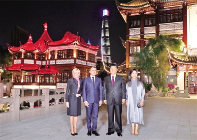 习近平夫妇在上海会见法国总统马克龙夫妇