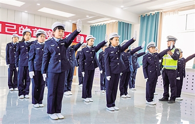 内蒙古呼和浩特小学生学习交通安全知识