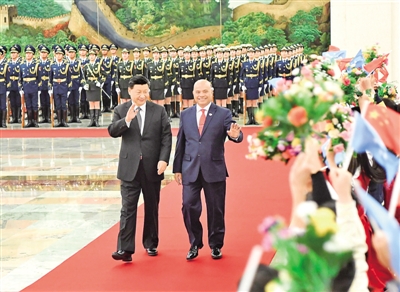 习近平同密克罗尼西亚联邦总统帕努埃洛会谈