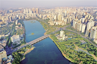 广西南宁：“半城绿树半城楼”