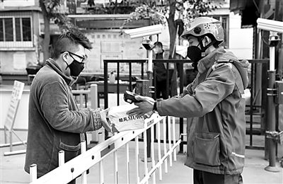 疫情中的“奔跑者”