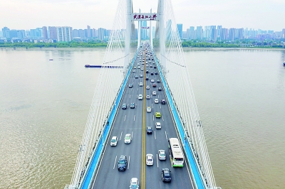 武汉长江二桥上车流如织