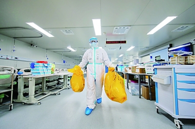 二百六十多位保洁员日夜坚守雷神山