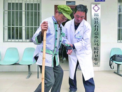 “溜索医生”邓前堆：37年，当好1200名村民健康守护人