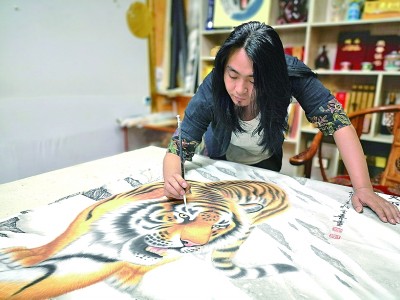 画一只老虎，奔向富裕的小康社会