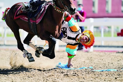 拉萨举行民族传统马术表演