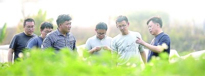 做“农民教书匠”，把论文写在大地上