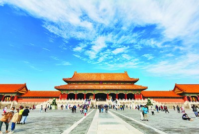 游客参观北京故宫博物院