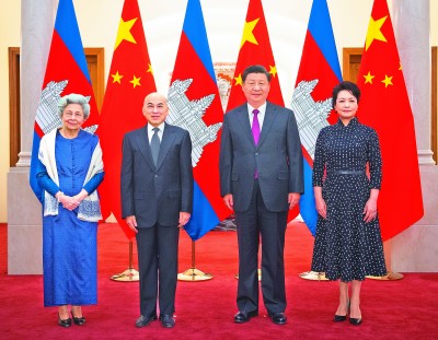习近平夫妇会见柬埔寨国王西哈莫尼和太后莫尼列