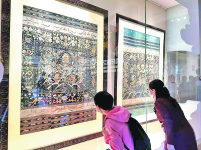 41床龙被集中展示海南黎锦技艺巅峰