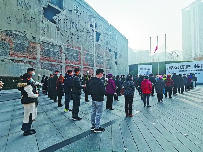 上海四行仓库抗战纪念馆：百余人共缅抗日英烈