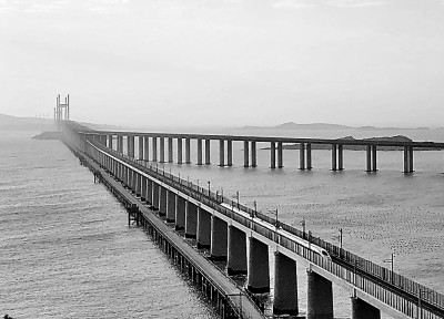 我国首座公铁两用跨海大桥——平潭海峡公铁大桥同步投入使用