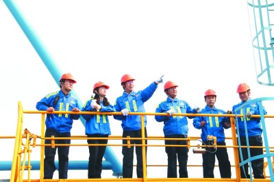 25人7年写就港口建设“中国方案”——记山东港口青岛港“连钢创新团队”