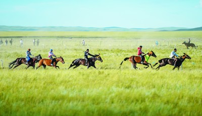 内蒙古：蓝天白云间铺展民族文化优美画卷