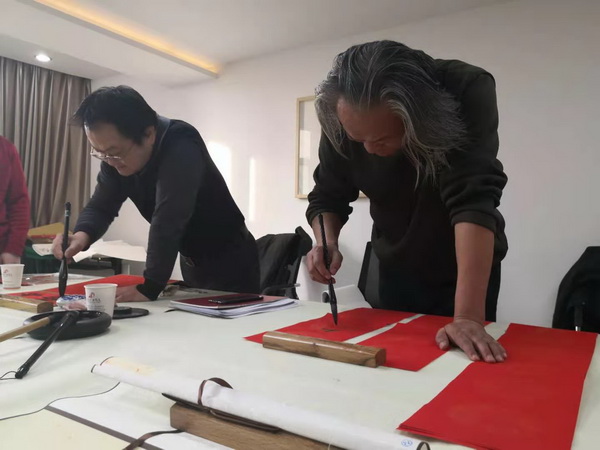 春联进万家 文化润民心 新疆连续三年为各族群众送春联