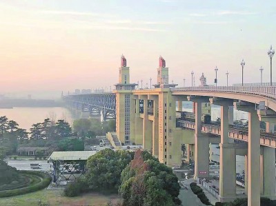 南京长江大桥：“天堑飞虹”见证自主创新伟力