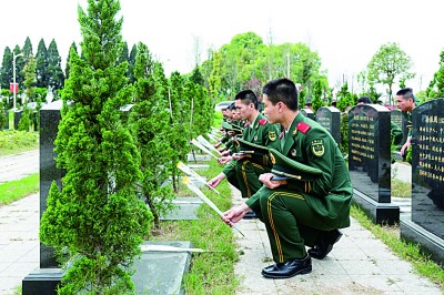 缅怀先烈铸忠诚 学史增信固初心