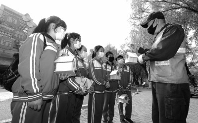 石家庄动物园举办“爱鸟周”科普活动