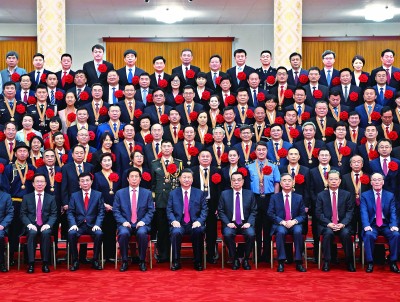 庆祝中国共产党成立100周年"七一勋章"颁授仪式在京隆重举行