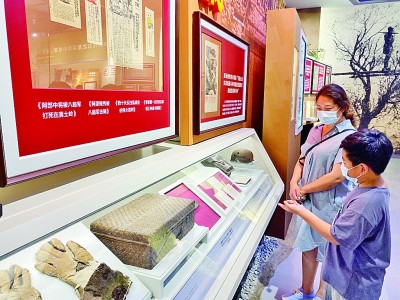 “中流砥柱——中国共产党抗战文物专题展”在京举行 500余件珍贵文物亮相