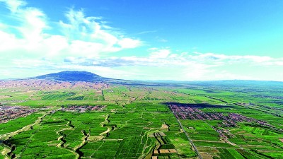 宁夏罗山：旱海中的“绿洲”