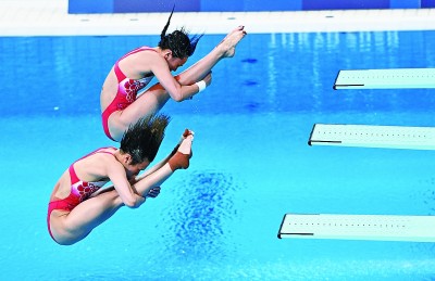 中国军团迎来第二个比赛日：跳水举重奏凯 女排出师不利