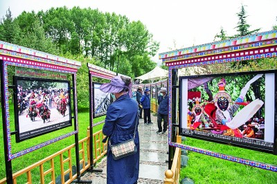 庆祝西藏和平解放70周年影像展在拉萨开幕