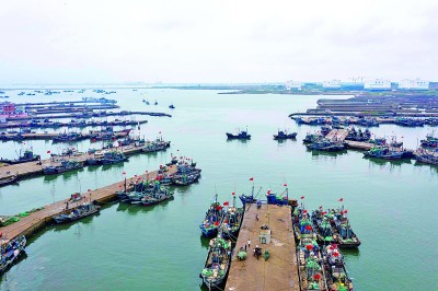 休渔结束 拔锚启航