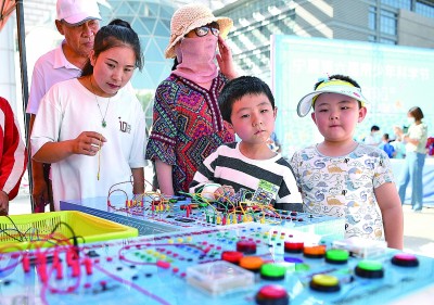全国科普日吸引人们来“打卡”