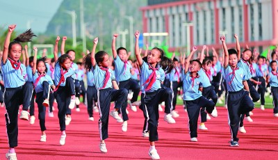 广西壮族自治区崇左市扶绥县中小学校坚持健康第一教育理念