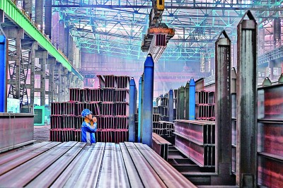 H型钢生产线一角