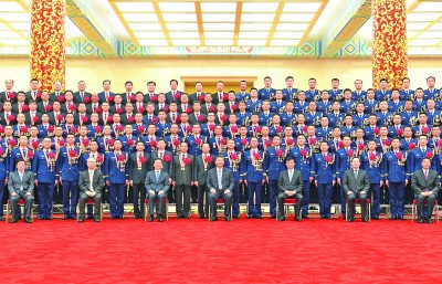 习近平会见全国应急管理系统先进模范和消防忠诚卫士表彰大会代表