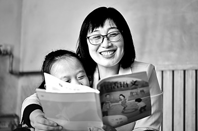既“公转”又“自转”如何成为可能