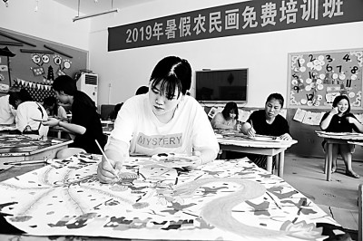 既“公转”又“自转”如何成为可能