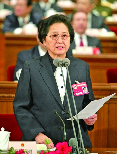 何鲁丽同志生平