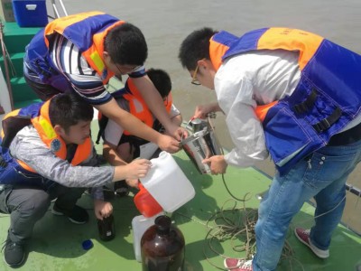 青春与热爱，共江水奔腾