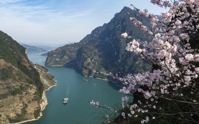 青春与热爱，共江水奔腾