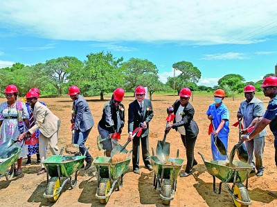中国援助纳米比亚两所小学改扩建项目开工
