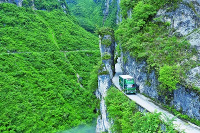畅达邮路上，“信使”奔走忙