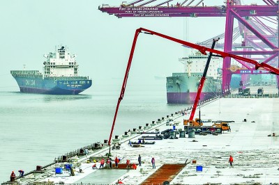 宁波舟山港大浦口集装箱码头二阶段主体工程提前完工