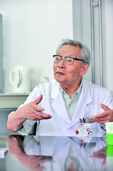 辛育龄：坚守初心为人民 白求恩式好大夫