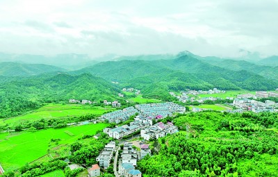 鸟瞰遂川县碧洲镇良岗村
