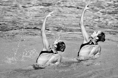 游泳世锦赛：花游姐妹王柳懿/王芊懿再摘金