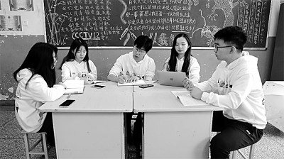向下扎根 向阳成长