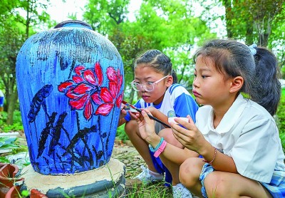 浙江长兴：五彩陶罐，扮靓美丽乡村