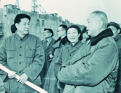 钱正英同志生平 钱正英同志生平