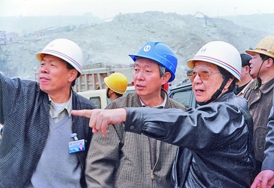 钱正英同志生平 钱正英同志生平