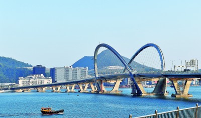 香港将军澳跨湾大桥正式通车
