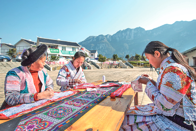 乡村“守艺人”，巧手成就致富梦