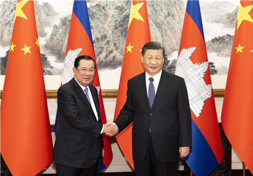 习近平会见柬埔寨首相洪森